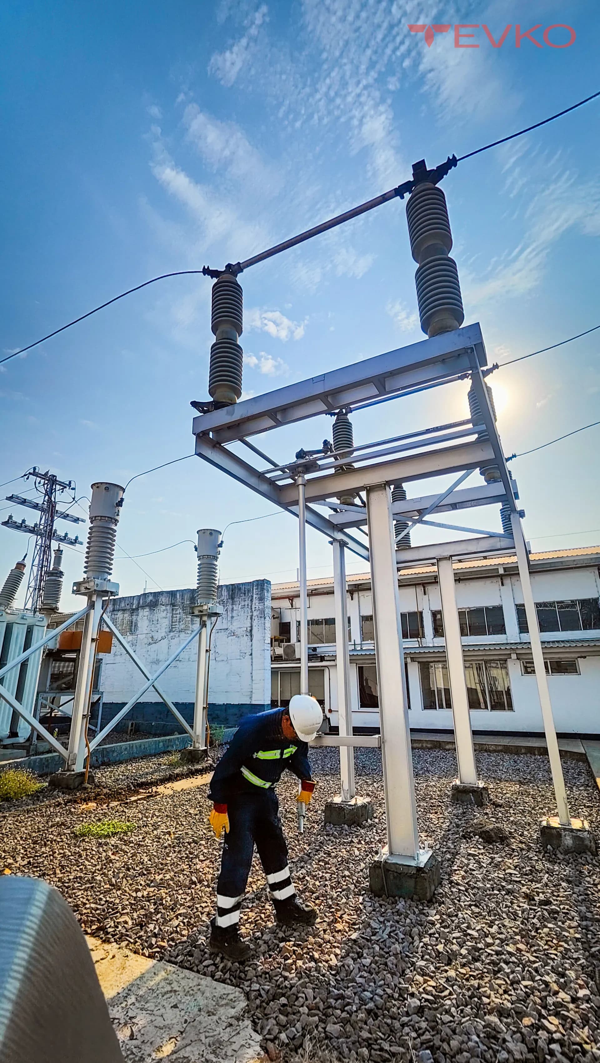 Mantenimiento de subestación eléctrica de alta tensión — TEVKO